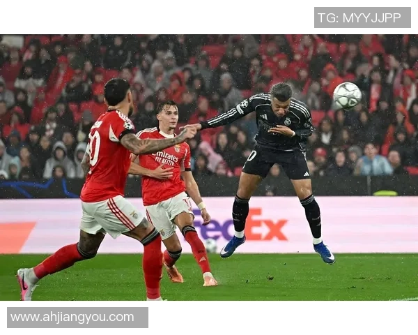 皇马友谊赛大胜本菲卡五球横扫引发全场狂欢历史冷门再现